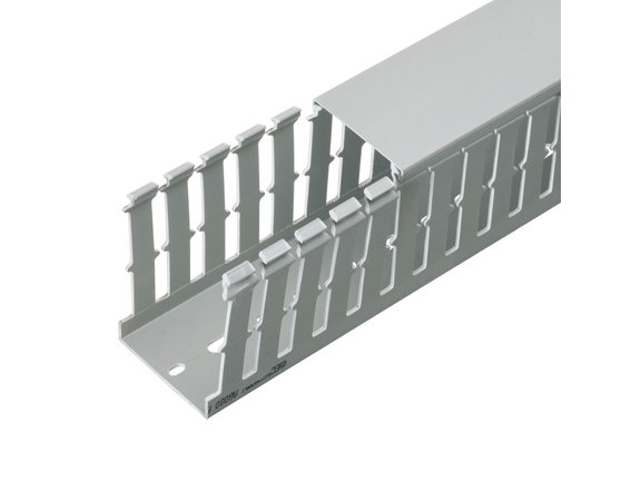 Kabelkanaler med bred slits i halogenfri plast 2 meter långa med lock